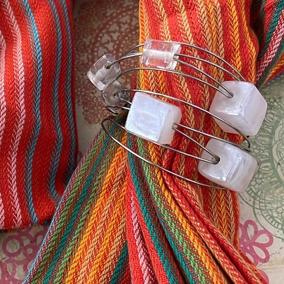 Pier 1 Imports Set of 5 Napkin Rings - Picture 9 of 9